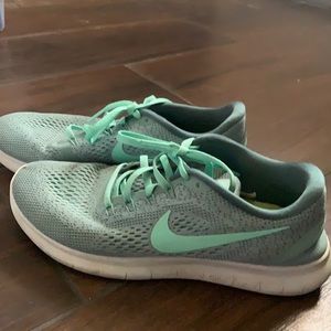 Mint Green Nike Free RN